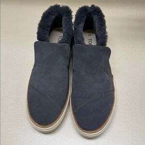 Tom’s Fuzzy Lined Slip-On Sneakers 7.5